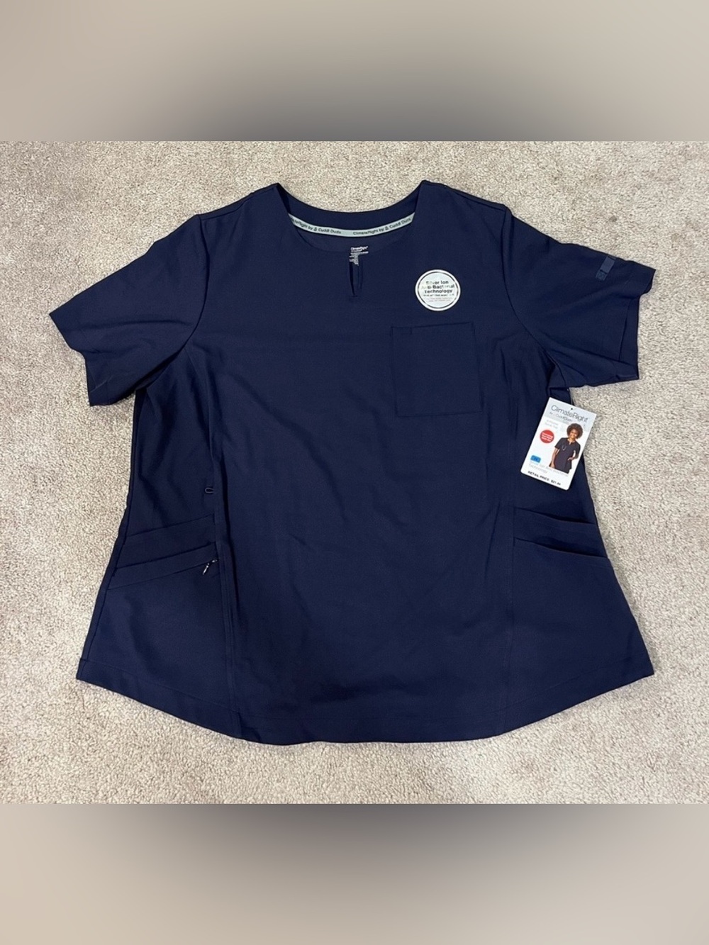 ClimateRight by CuddlDuds 6 Pocket Scrub Top